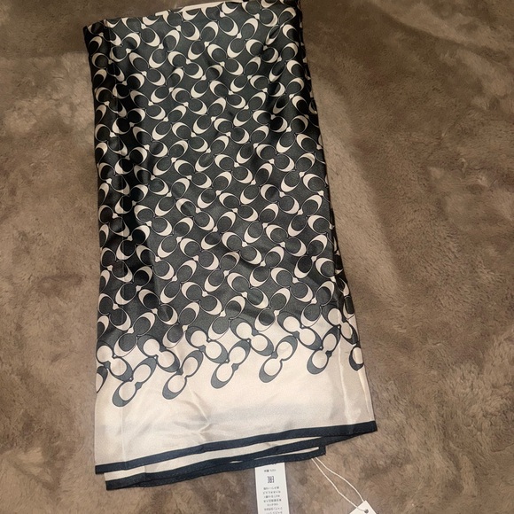 New Coach Forest Silk Signature Scarf - Picture 3 of 8